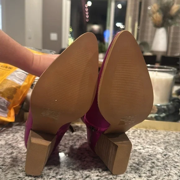 Shiney metallic hot pink boots - Picture 4 of 5